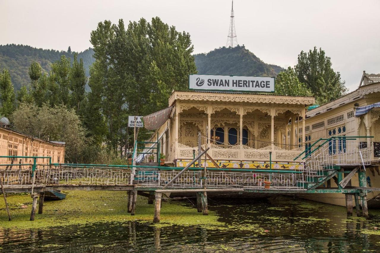 Swan Heritage Houseboats Srīnagar Exteriör bild